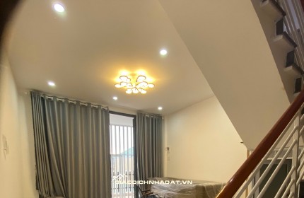 Bán nhà giá rẽ, mới xây 1 trệt 1 lầu, ngay trung tâm Đà Lạt