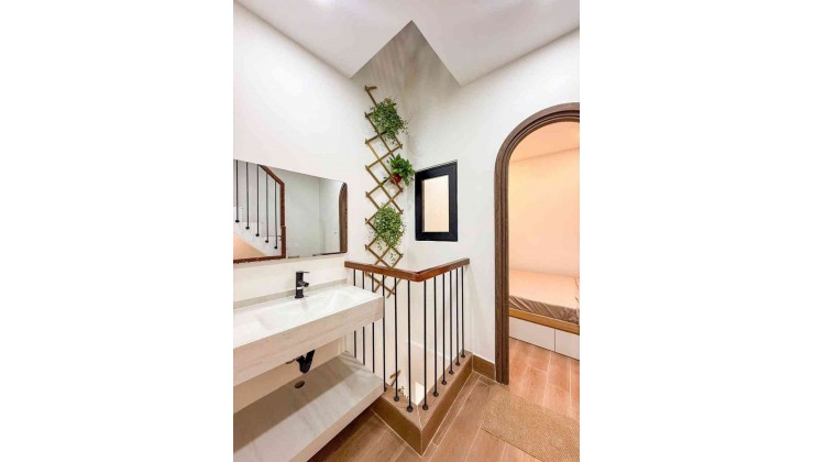 Nhà đẹp full nội thất cực hiếm tại quận 5 chỉ 6,95 tỷ
