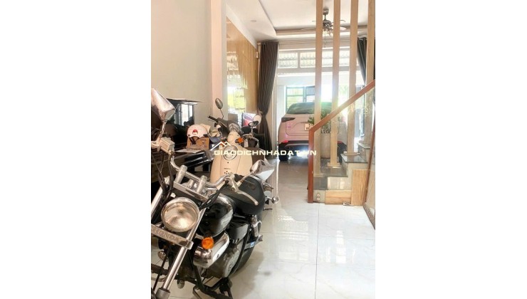 Bán nhà Đẹp Thủ Đức 3 Tầng Giá chỉ nhỉnh 6 Tỷ