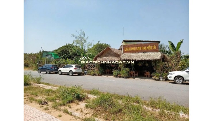 BÁN 500M ĐẤT TẠI CẦN THƠ, CÓ KHO SẲN BAO QUANH ĐẤT, MẶT TIỀN 27M, MẶT LỘ NHỰA 18M. LH:0798441899