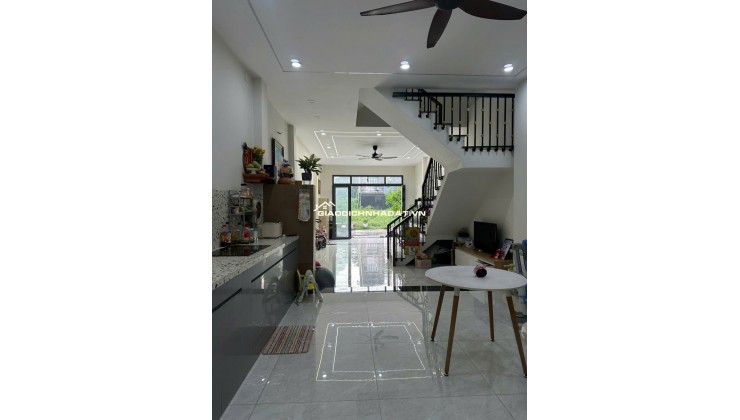 Bán nhà 1 trệt 1 lầu 152.9m2 Phạm Thế Hiển P7 Q8 nhà mới ở ngay