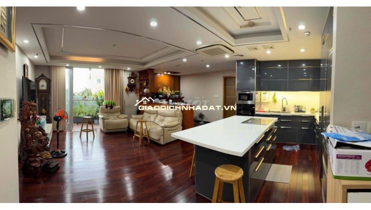 Bán căn hộ 156m2 tầng 3 CC cao cấp Sài Gòn Airport Plaza Tân Bình