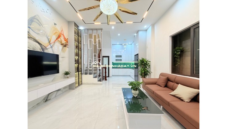 Nhà Cầu Giấy 50m 5 Tầng - Sang xin mịn - Giá Hợp Lý 10.8 tỷ - Trung Tâm Cầu Giấy