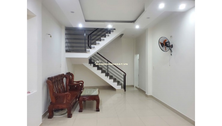 Cho thuê nhà 222/4 Võ Thành Trang P11 QTân Bình 1 trệt 2 lầu