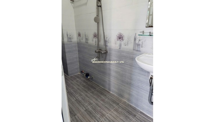 Cho thuê nhà hẻm xe tải 3 lầu 1 sân thượng 61/1 Thăng Long Tân Bình (cũ )