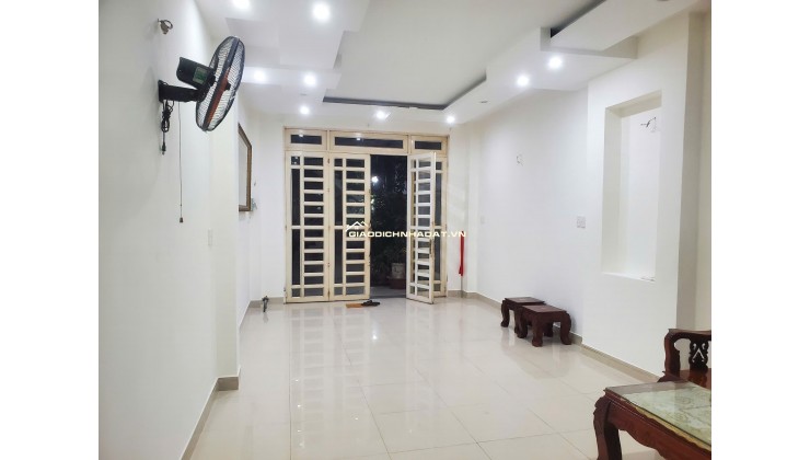 Cho thuê nhà 222/4 Võ Thành Trang P11 QTân Bình 1 trệt 2 lầu
