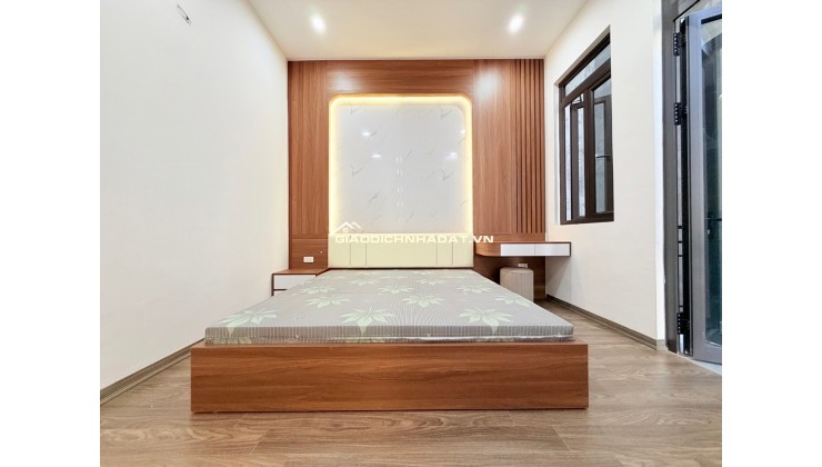 Nhà Cầu Giấy 50m 5 Tầng - Sang xin mịn - Giá Hợp Lý 10.8 tỷ - Trung Tâm Cầu Giấy