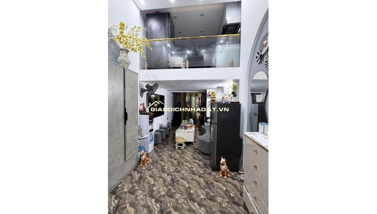 PHỐ NGUYÊN HỒNG - THANG MÁY XỊN - NGÕ THÔNG BA GÁC TRÁNH - NHÀ ĐẸP Ở LUÔN - SÂN CHƠI RỘNG - FULL TIỆN ÍCH. GIÁ NHỈNH 10 TỶ