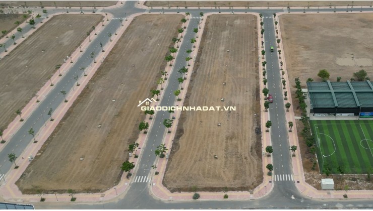 Chính chủ cần bán đất đẹp 85m²,  full thổ cư, đường 15m, chỉ cần thanh toán trước 380 triệu - Đức Hòa, Long An