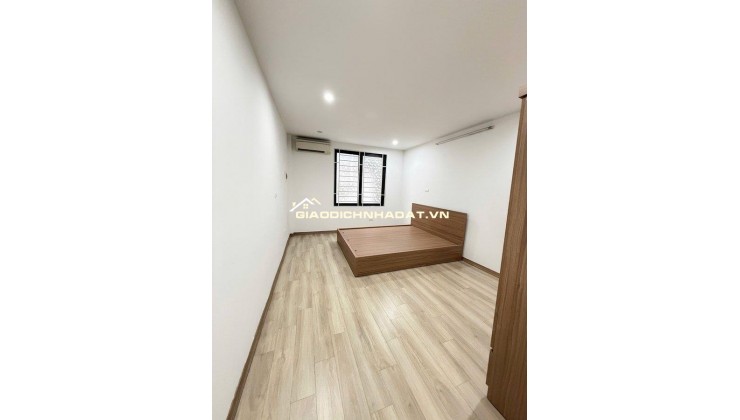  HIẾM !!! NHÀ MỚI ĐẸP Ở NGAY-THANG MÁY NHẬP KHẨU -NGÕ THÔNG THOÁNG BA GÁC TRÁNH-BA BƯỚC CHÂN RA MẶT PHỐ. GIÁ 9.9 TỶ 