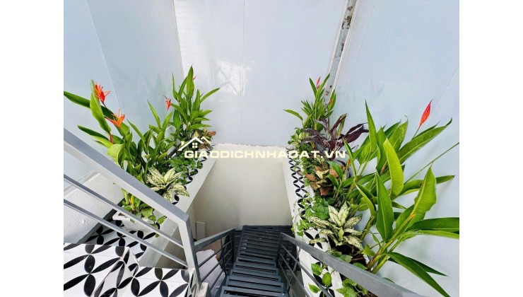 NHÀ 30M - TRUNG TÂM QUẬN HAI BÀ TRƯNG- SÁT PHỐ CỔ - CHỈ 150M RA MẶT PHỐ TRẦN KHÁT CHÂN - 5 TẦNG 3 NGỦ - FULL NỘI THẤT ĐẸP LONG LANH. GIÁ 7,9 tỷ