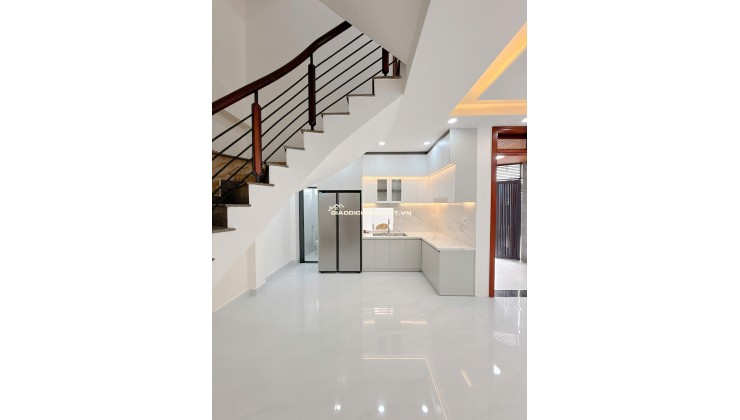 NHÀ GÓC 2 MẶT TIỀN – VỊ TRÍ SIÊU ĐẸP – 9.6 TỶ - HH 1% NHỜ ACE GIỚI THIỆU. LH:0938288389.