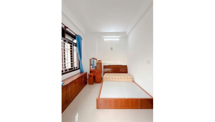 NHÀ GÓC 2 MẶT TIỀN – VỊ TRÍ SIÊU ĐẸP – 9.6 TỶ - HH 1% NHỜ ACE GIỚI THIỆU. LH:0938288389.