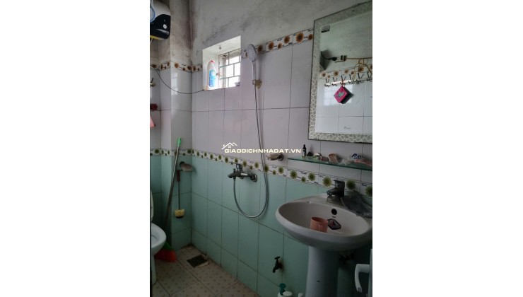 BÁN NHÀ MẶT TIỀN ĐƯỜNG QL1A, DT 43M2 SĐCC 4,5TỶ. LH:0396631136 – 0386663369.