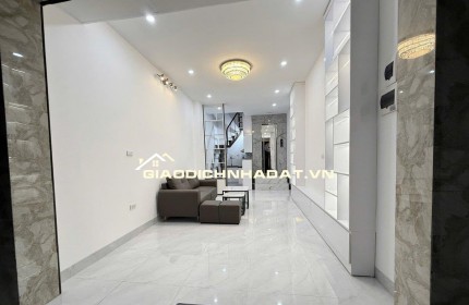  HIẾM !!! NHÀ MỚI ĐẸP Ở NGAY-THANG MÁY NHẬP KHẨU -NGÕ THÔNG THOÁNG BA GÁC TRÁNH-BA BƯỚC CHÂN RA MẶT PHỐ. GIÁ 9.9 TỶ 