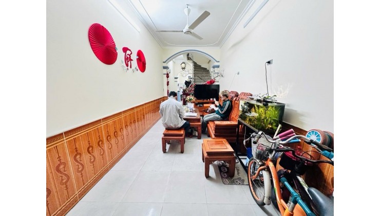 Trung tâm LÊ VĂN HIẾN 44m2  9 Tỷ LIỀN KỀ: HV TÀI CHÍNH + ĐH MỎ + CẢNH SÁT ND + BV ĐK PHƯƠNG ĐÔNG - PHÂN LÔ - Ô TÔ ĐỖ CỬA - NGÕ THÔNG - KINH DOANH