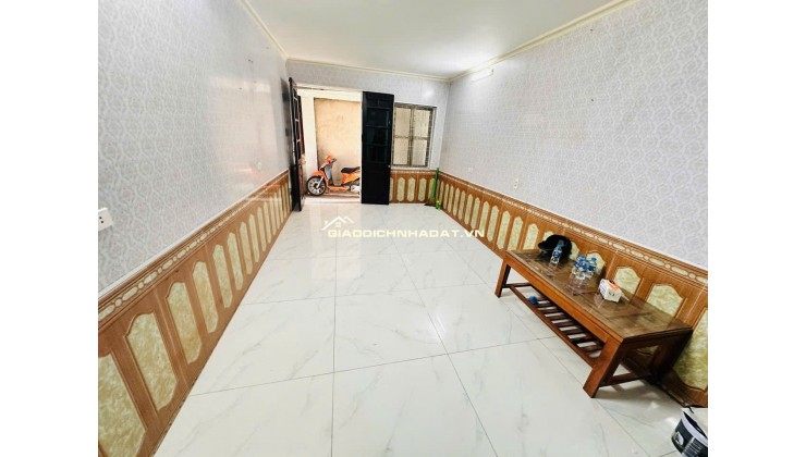 Bán nhà chính chủ 2,5 tầng ngõ 230/79 Định Công Thượng. LH:0968723972.