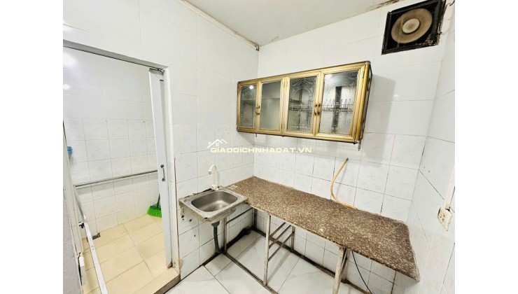 Bán nhà chính chủ 2,5 tầng ngõ 230/79 Định Công Thượng. LH:0968723972.