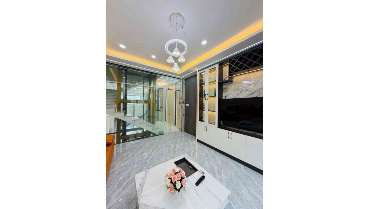 Nhà phố 5 tầng trục đường Trường Chinh, khu dân trí cao