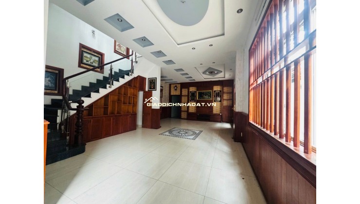 BIỆT THỰ  XẺ KHE KHANG ĐIỀN PHƯỜNG PHƯỚC LONG B, LIỀN KỀ KHU GIA HOÀ - THIÊN LÝ, GARA Ô TÔ TRONG NHÀ,  KHU NHÀ GIÀU QUẬN 9, NỘI THẤT GỖ PƠ MU LIM, SẴN GIA ĐÌNH VÀO Ở - 20.5 TỶ