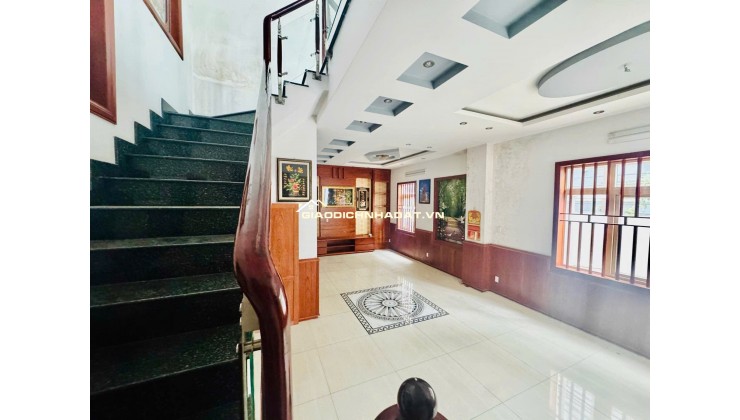 BIỆT THỰ  XẺ KHE KHANG ĐIỀN PHƯỜNG PHƯỚC LONG B, LIỀN KỀ KHU GIA HOÀ - THIÊN LÝ, GARA Ô TÔ TRONG NHÀ,  KHU NHÀ GIÀU QUẬN 9, NỘI THẤT GỖ PƠ MU LIM, SẴN GIA ĐÌNH VÀO Ở - 20.5 TỶ