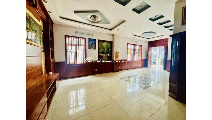 BIỆT THỰ  XẺ KHE KHANG ĐIỀN PHƯỜNG PHƯỚC LONG B, LIỀN KỀ KHU GIA HOÀ - THIÊN LÝ, GARA Ô TÔ TRONG NHÀ,  KHU NHÀ GIÀU QUẬN 9, NỘI THẤT GỖ PƠ MU LIM, SẴN GIA ĐÌNH VÀO Ở - 20.5 TỶ