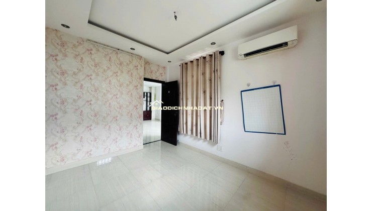 BIỆT THỰ  XẺ KHE KHANG ĐIỀN PHƯỜNG PHƯỚC LONG B, LIỀN KỀ KHU GIA HOÀ - THIÊN LÝ, GARA Ô TÔ TRONG NHÀ,  KHU NHÀ GIÀU QUẬN 9, NỘI THẤT GỖ PƠ MU LIM, SẴN GIA ĐÌNH VÀO Ở - 20.5 TỶ