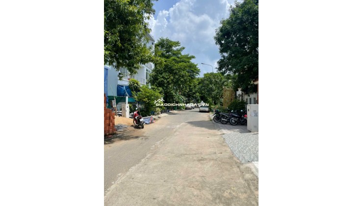 BIỆT THỰ  XẺ KHE KHANG ĐIỀN PHƯỜNG PHƯỚC LONG B, LIỀN KỀ KHU GIA HOÀ - THIÊN LÝ, GARA Ô TÔ TRONG NHÀ,  KHU NHÀ GIÀU QUẬN 9, NỘI THẤT GỖ PƠ MU LIM, SẴN GIA ĐÌNH VÀO Ở - 20.5 TỶ