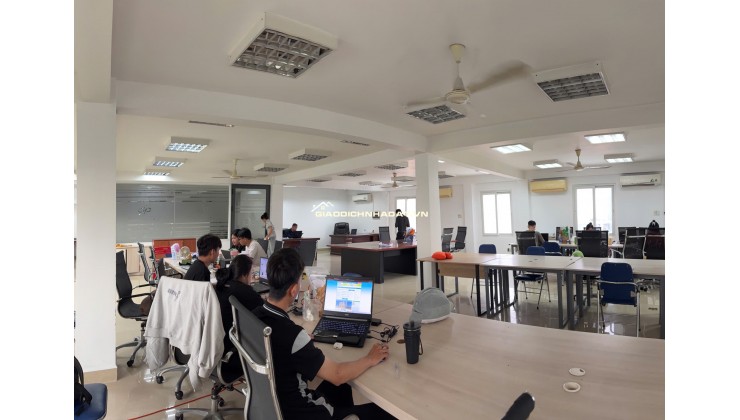 Văn phòng gần sân bay với 176m2 mỗi tầng, tìm đâu xa tại trung tâm Tân Bình
