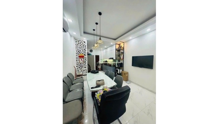 BÁN NHÀ BA ĐÌNH gần sát phố vip trung tâm NHỈNH 8 đồng