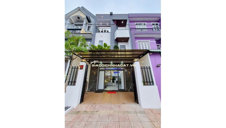 BÁN NHÀ KĐT 5 SAO CÁCH CHỢ BÌNH CHÁNH CHỈ 2KM (5,5 X 15) CHỈ 4.5 TỶ. LH:0908815596