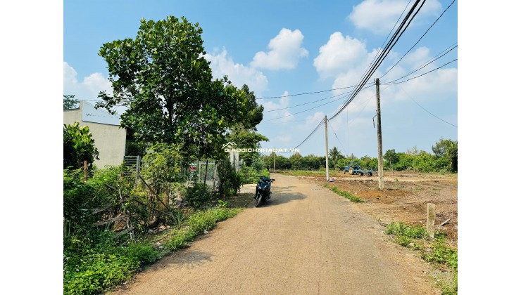 Em còn 1 lô cần bán gấp xoay tiền công việc. Đất ở Phường Bình Lộc( Long Khánh)
