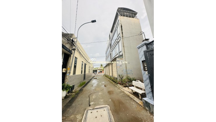 LÒ LU NHÀ MỚI LUNG LINH – 3 TẦNG – 4 PHÒNG NGỦ – HẺM XE HƠI – VỊ TRÍ CỰC ĐỈNH 3 CĂN RA MẶT TIỀN LÒ LU