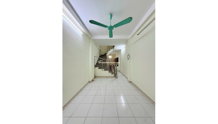 Nhà Đẹp Phạm Văn Đồng Có Thể Cải Tạo Hoặc Đập đi Xây Lại 40 - 3 tầng - 7 ty25 sổ đỏ ko quy hoạch