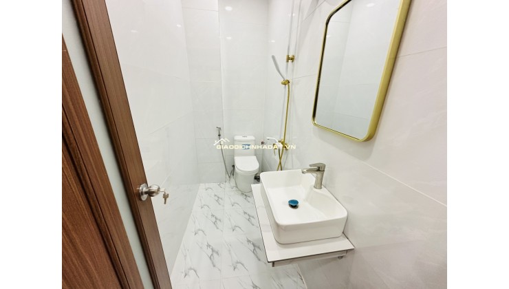 LÒ LU NHÀ MỚI LUNG LINH – 3 TẦNG – 4 PHÒNG NGỦ – HẺM XE HƠI – VỊ TRÍ CỰC ĐỈNH 3 CĂN RA MẶT TIỀN LÒ LU