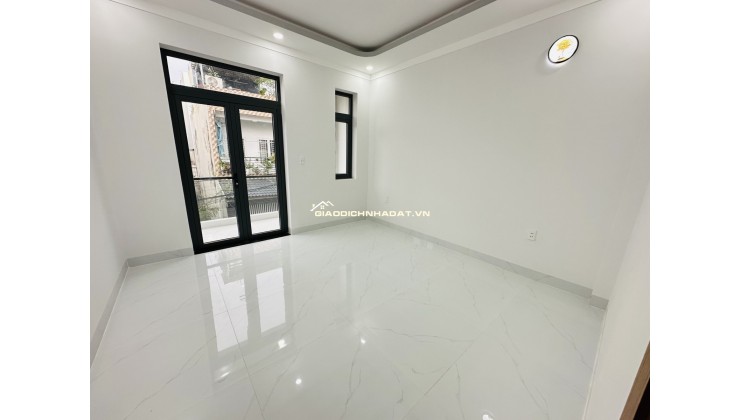 LÒ LU NHÀ MỚI LUNG LINH – 3 TẦNG – 4 PHÒNG NGỦ – HẺM XE HƠI – VỊ TRÍ CỰC ĐỈNH 3 CĂN RA MẶT TIỀN LÒ LU