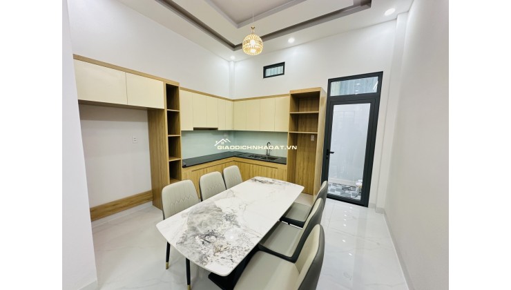 LÒ LU NHÀ MỚI LUNG LINH – 3 TẦNG – 4 PHÒNG NGỦ – HẺM XE HƠI – VỊ TRÍ CỰC ĐỈNH 3 CĂN RA MẶT TIỀN LÒ LU