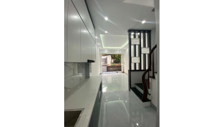 Nhà Đẹp Giang Xá Trôi 32m - 5 Tầng ô tô 50m - Không Quy Hoạch 4ty7