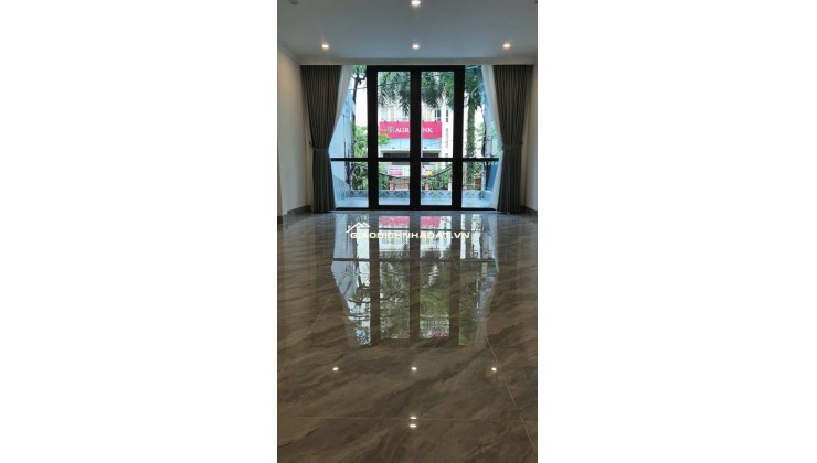 Chính chủ bán nhà mặt phố Nguyễn Cơ Thạch 45mv SĐCC LH:0969148973.