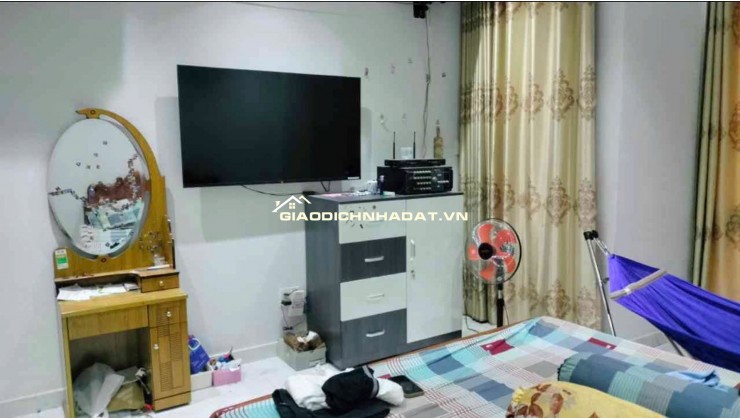 MẶT TIỀN HẺM 8M KINH DOANH - SÁT CẦU NGUYỄN VĂN CỪ - GIÁP Q1, Q5