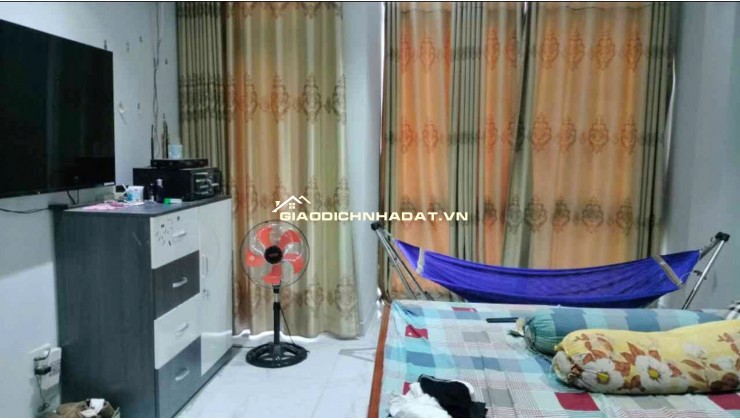 MẶT TIỀN HẺM 8M KINH DOANH - SÁT CẦU NGUYỄN VĂN CỪ - GIÁP Q1, Q5