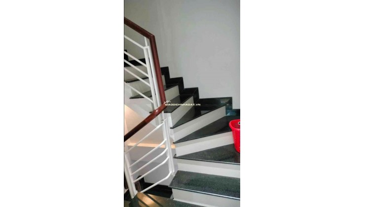 MẶT TIỀN HẺM 8M KINH DOANH - SÁT CẦU NGUYỄN VĂN CỪ - GIÁP Q1, Q5