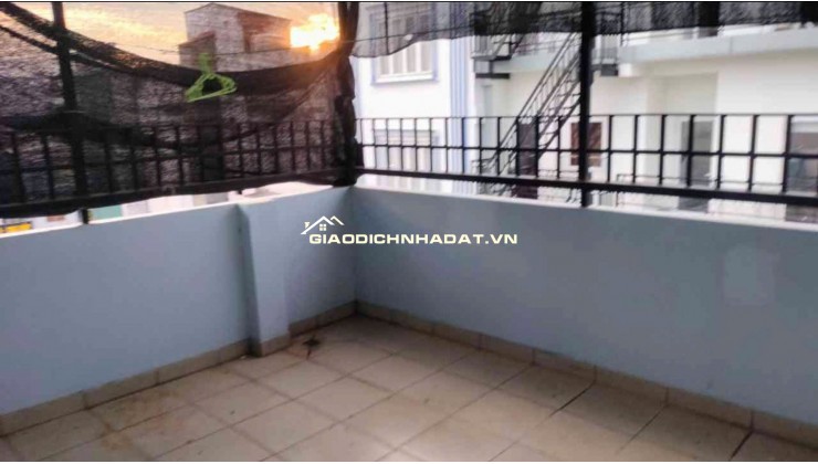 MẶT TIỀN HẺM 8M KINH DOANH - SÁT CẦU NGUYỄN VĂN CỪ - GIÁP Q1, Q5