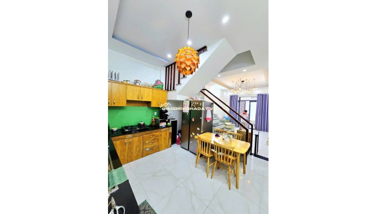  NHÀ PHỐ 53M2, 3 TẦNG, HOÀN CÔNG ĐỦ, ĐƯỜNG Ô TÔ, GẦN CHỢ LONG TRƯỜNG  5 TỶ