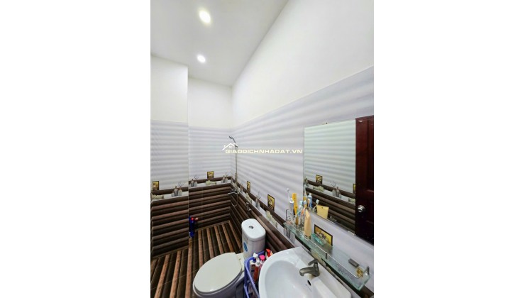  NHÀ PHỐ 53M2, 3 TẦNG, HOÀN CÔNG ĐỦ, ĐƯỜNG Ô TÔ, GẦN CHỢ LONG TRƯỜNG  5 TỶ