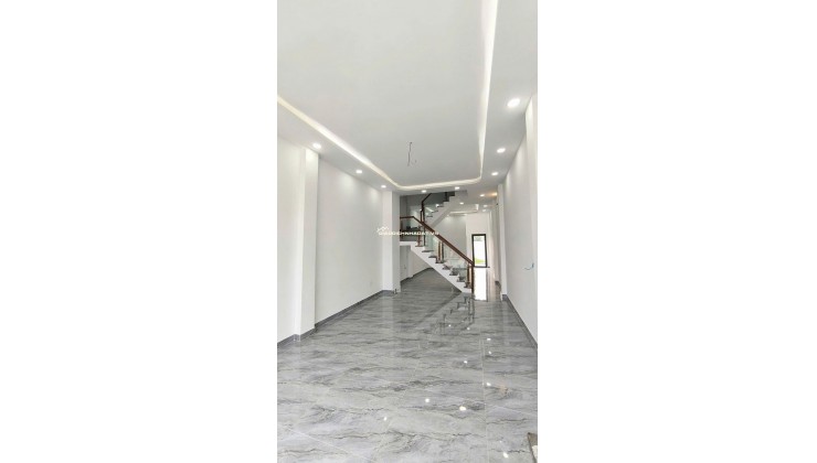 Bán nhà vị trí đẹp với 4x30m có sổ hồng riêng tại Thủ Dầu Một, Bình Dương