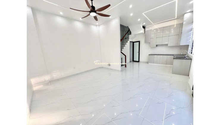 Nhà Đồng Hoà Kiến An ô tô đỗ cửa 4 tầng giá chỉ 3,05 tỷ ngay trung tâm
