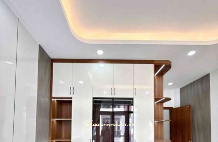 - SIÊU PHẨM ĐẸP LUNG LINH-KHU PHÂN LÔ HẺM XE HƠI NGỦ TRONG NHÀ