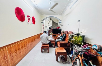 Trung tâm LÊ VĂN HIẾN 44m2  9 Tỷ LIỀN KỀ: HV TÀI CHÍNH + ĐH MỎ + CẢNH SÁT ND + BV ĐK PHƯƠNG ĐÔNG - PHÂN LÔ - Ô TÔ ĐỖ CỬA - NGÕ THÔNG - KINH DOANH