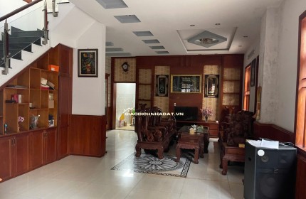 BIỆT THỰ  XẺ KHE KHANG ĐIỀN PHƯỜNG PHƯỚC LONG B, LIỀN KỀ KHU GIA HOÀ - THIÊN LÝ, GARA Ô TÔ TRONG NHÀ,  KHU NHÀ GIÀU QUẬN 9, NỘI THẤT GỖ PƠ MU LIM, SẴN GIA ĐÌNH VÀO Ở - 20.5 TỶ